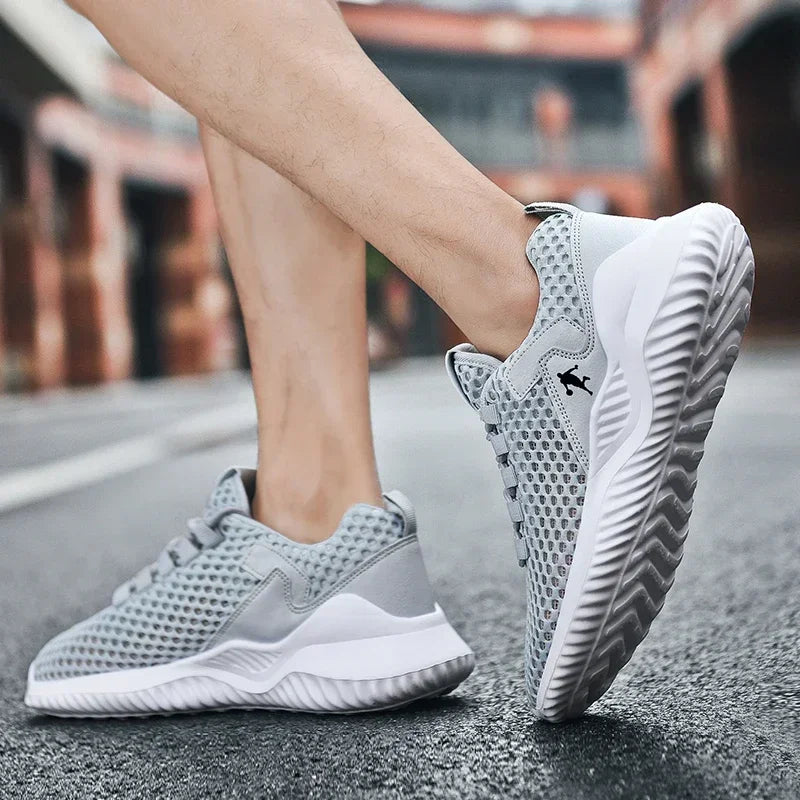 Men‘s Summer Sneakers Breathable Casual Sports Shoes Yzy Mens Shoes Comfortable Light Mesh Sneakers Tenis Masculinos Originais